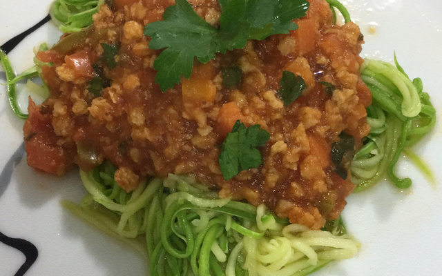 Macarrão diferente feito de abobrinha italiana