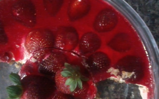 Bolo de morango e abacaxi