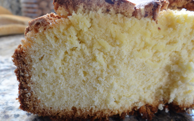 Bolo super fácil e poucos ingredientes