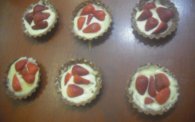 Tarteletes de morango e chocolate branco