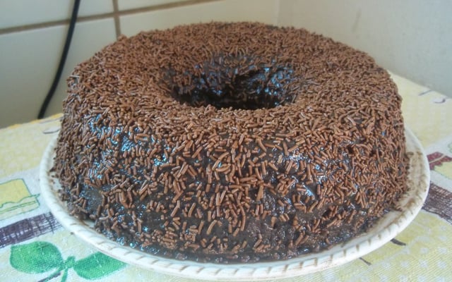 Bolo de chocolate com cobertura