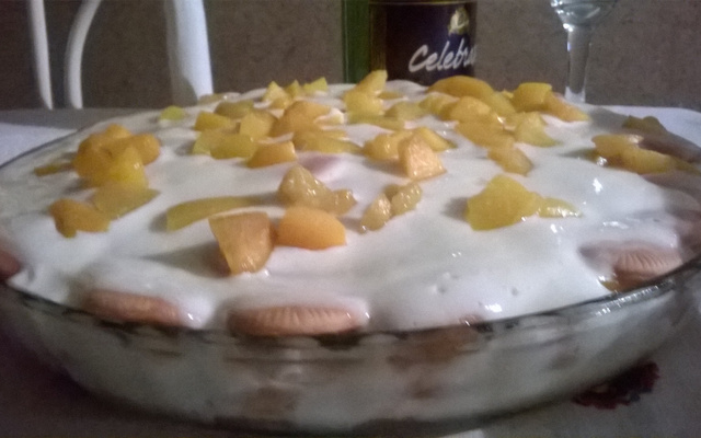Torta de leite condensado com limão e pessêgos