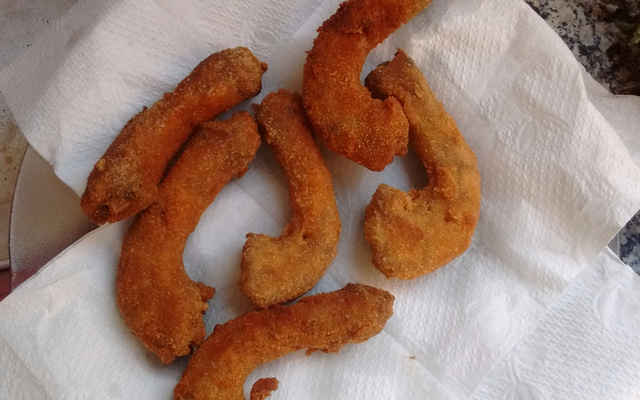 Pescoço de frango empanado