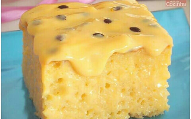 Bolo de maracujá cremoso