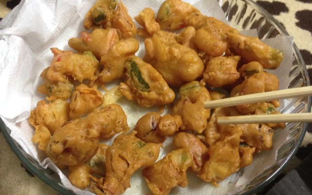 Tempura de camarão ou legumes de sua preferência