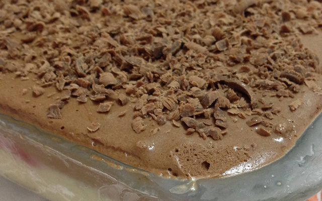 Pavê de morango com mousse de chocolate