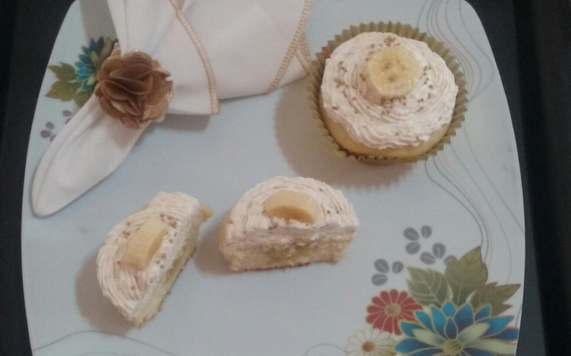 Cupcake de banana com paçoca