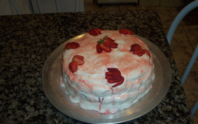 Bolo de morango e marshmallow