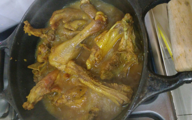 Frango caipira mineiro