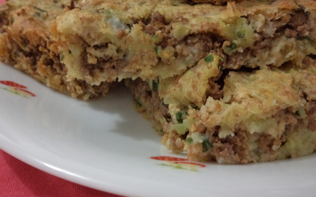 Torta de carne moída com massa de chuchu