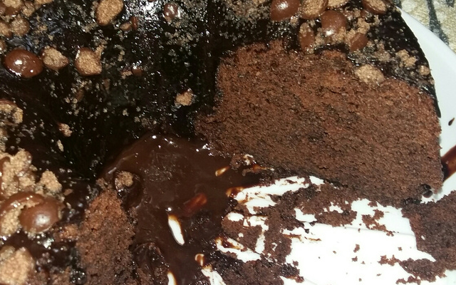 Bolo de chocolate sem leite e sem ovo