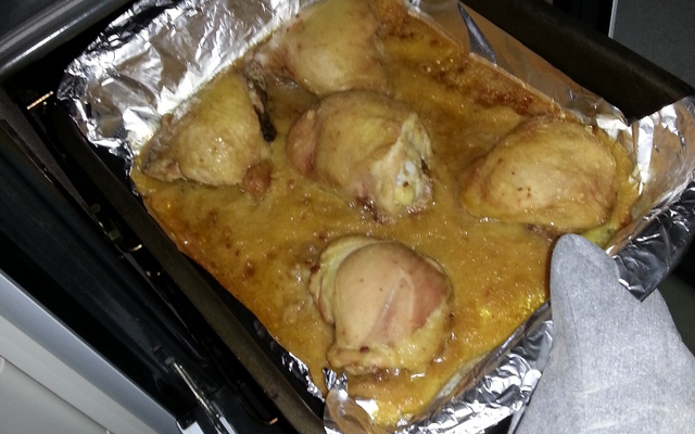 Coxa e sobrecoxa com creme de cebola, super fácil