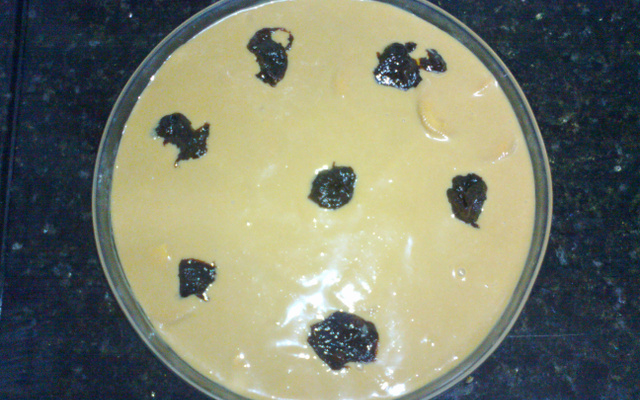 Pavê de doce leite com ameixa