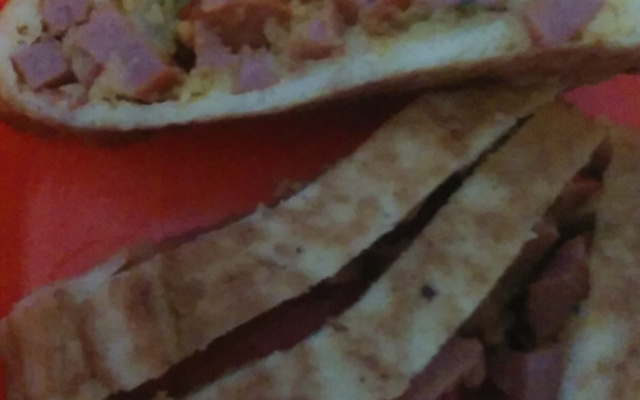 Omelete rapidinho de mortadela