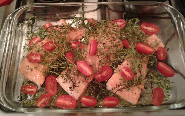 Salmão perfumado no tomilho