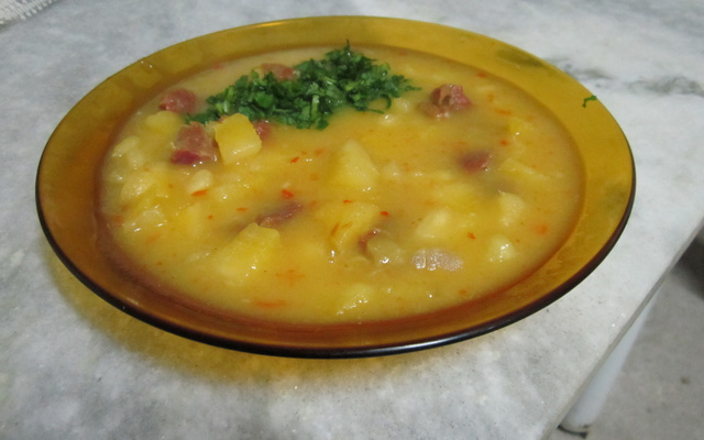 Sopa de mandioca com carne seca