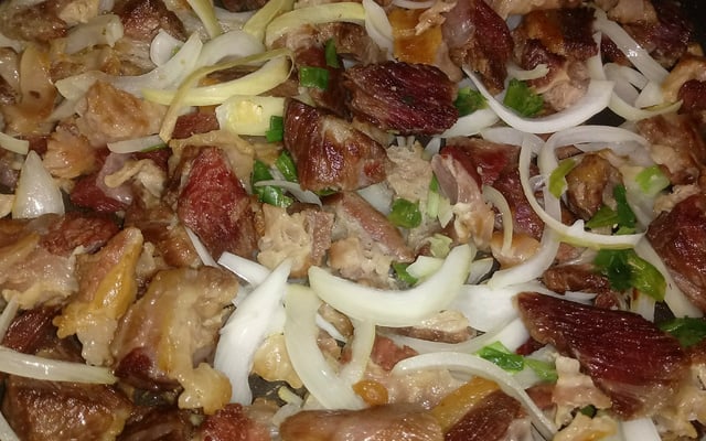Carne seca acebolada
