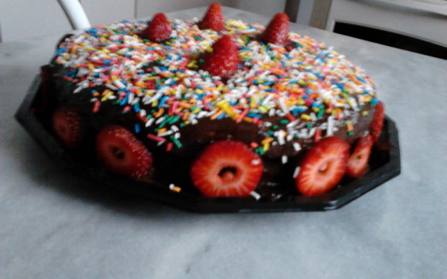 Bolo recheado de chocolate e cobertura ganache