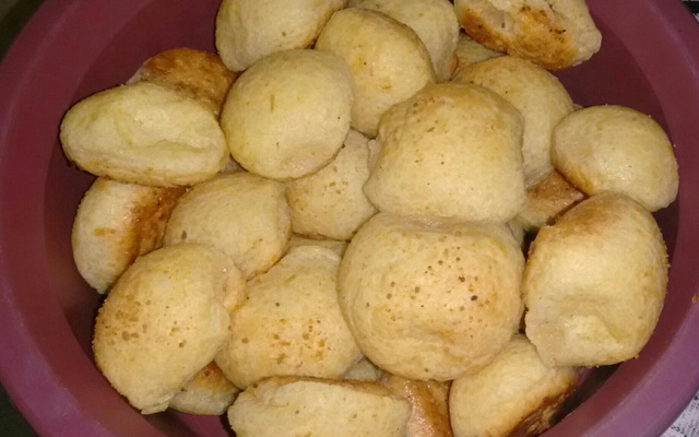 Pão de queijo crocante