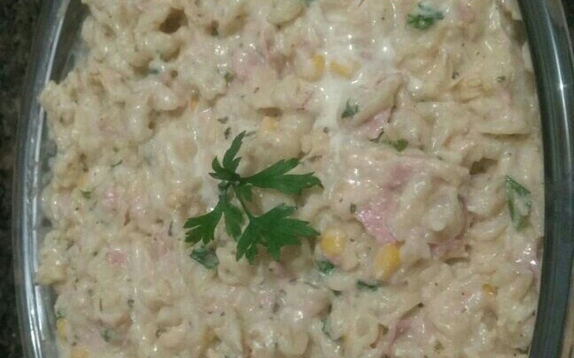 Macarrão de panela de pressão com frango queijo e presunto