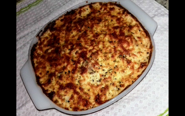 Couve-flor gratinada com molho branco e queijo
