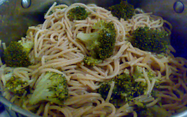 Macarrão Alho e Óleo com Sardinha