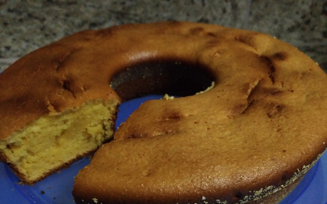 Bolo de milharina com leite condensado