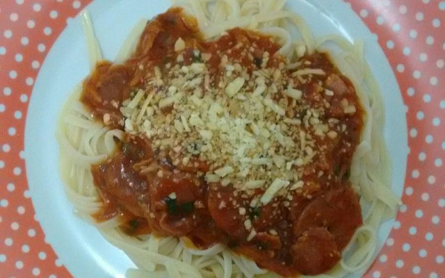 Macarrão cremoso com calabresa