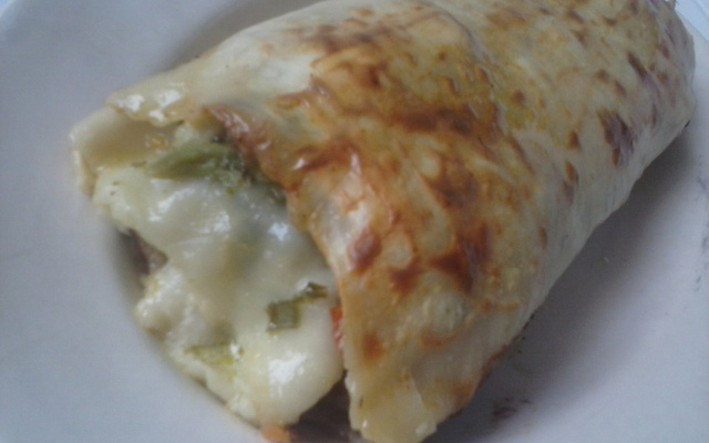 Rocambole de massa de pastel