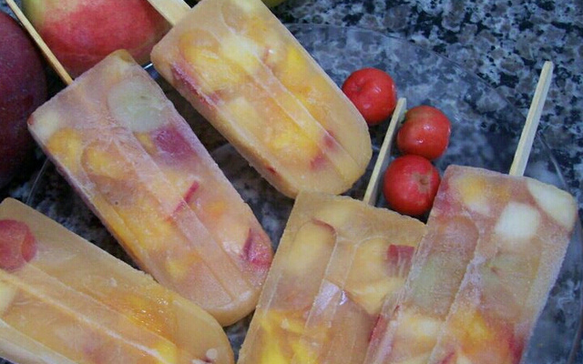 Picolé salada de frutas