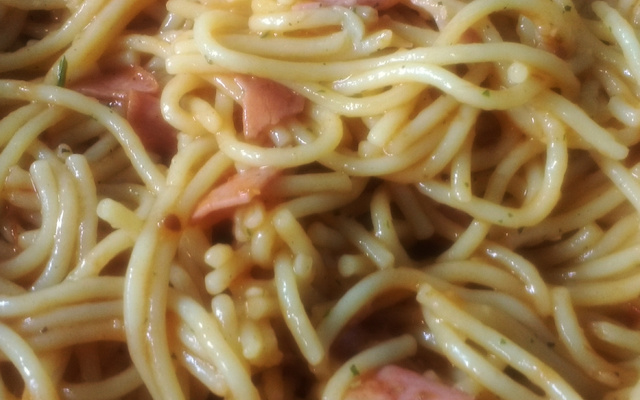 Espaguete à Bolonhesa de Mortadela