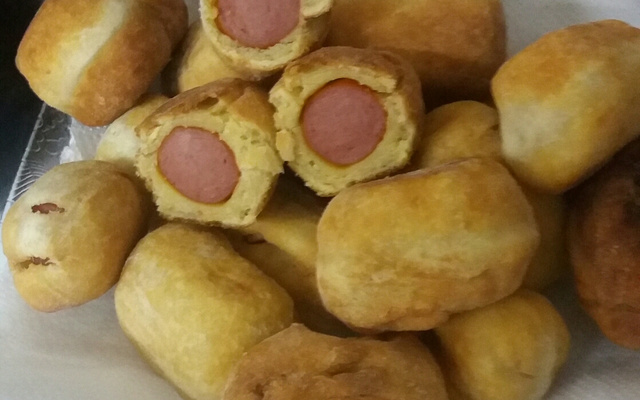 Enroladinho de salsicha frito simples