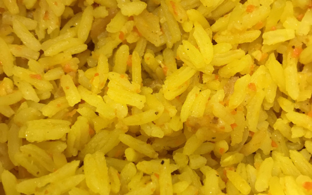 Arroz ao creme de cebola com cenoura