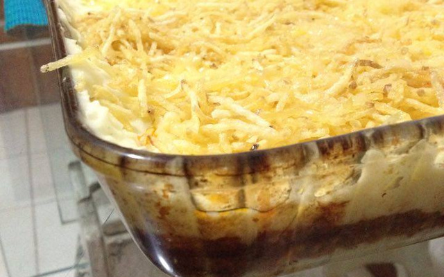 Escondidinho de requeijão com carne moída