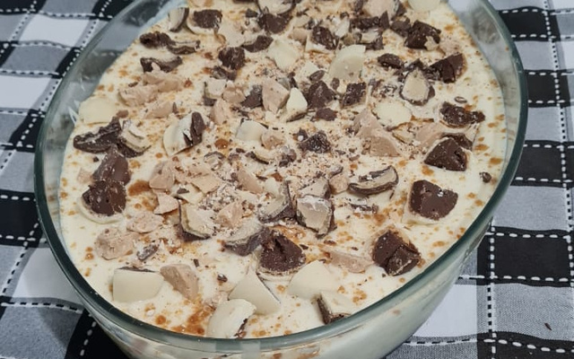 Pavê de bombom com paçoca