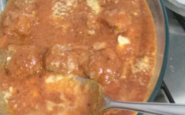 Almôndegas gratinadas com purê de batatas