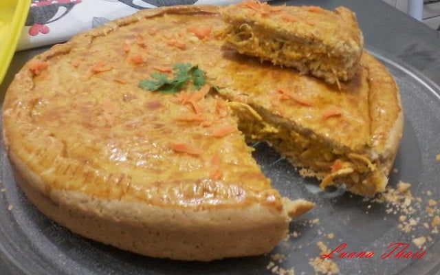 Empadão de frango com creme de leite