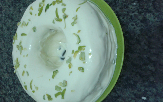 Bolo verdinho com creme de Limão