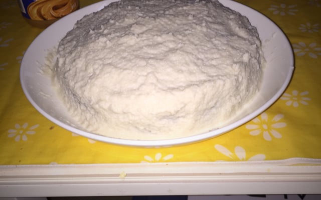 Bolo de coco cremoso