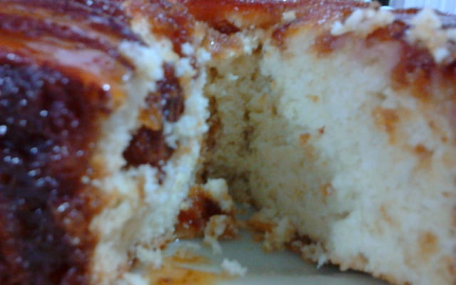 Bolo de banana caramelada