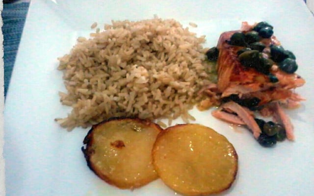 Salmão com molho de alcaparras