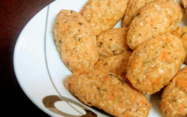 Bolinho assado de arroz com cenoura