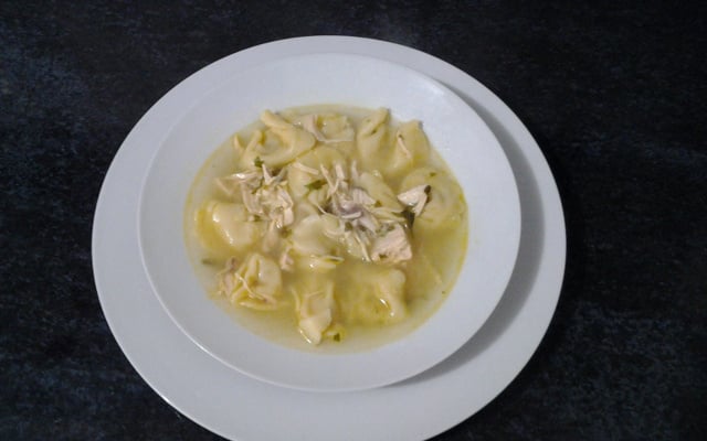Sopa de capeletti (capeletti in brodo)