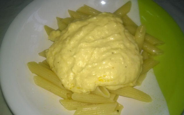 Molho de queijo ralado saboroso