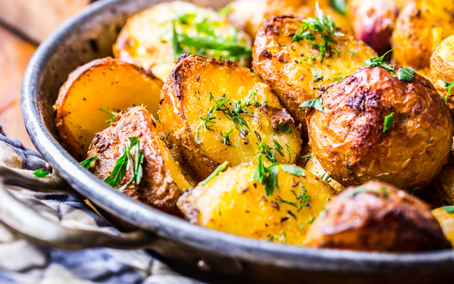 Batata na manteiga e orégano