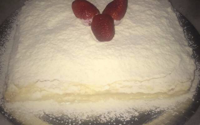 Bolo mousse de leite ninho