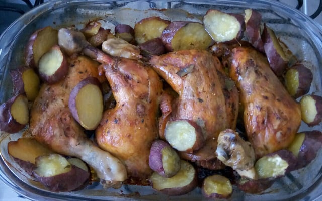 Coxa e sobrecoxa com batata doce