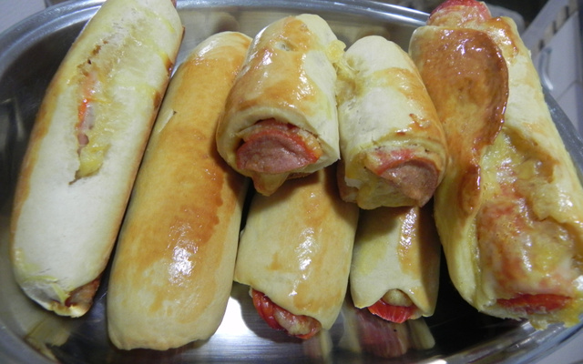 Enroladinho de salsicha assado fácil