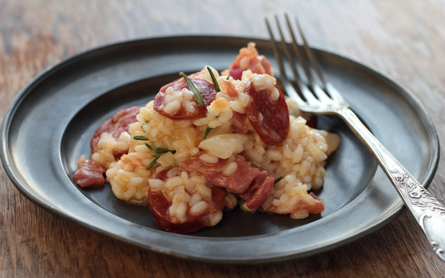 Risoto de calabresa com tomates pelados