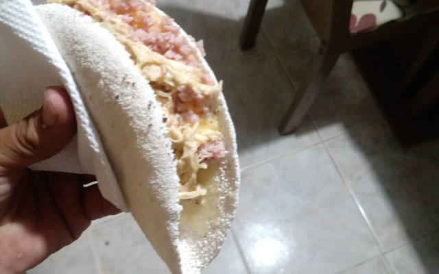 Tapioca com frango ao creme de leite e requeijão